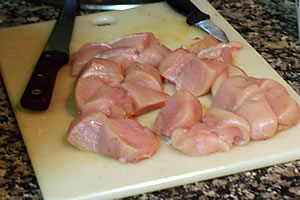 2.鶏肉を切る